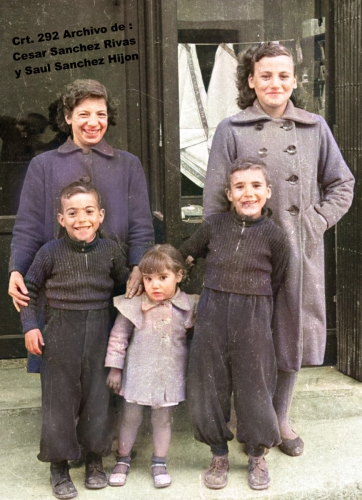 Dos mujeres, dos niños y una niña (1958)