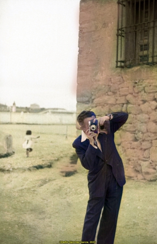 César Sánchez, fotografiado (1956)