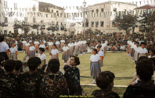 Clausura de talleres de la Sección Femenina (1955)