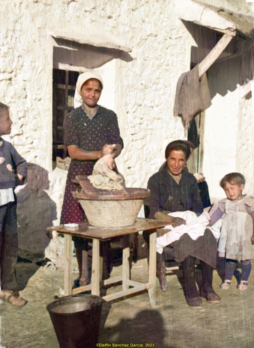 Faenas domésticas al sol (1953)