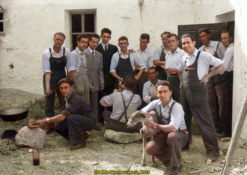 Grupo de amigos celebrando algo  (1954)