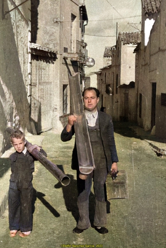 Reparando canalones (1955)