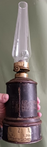 Quinqué del Jefe de Estación de Santa Cruz de la Zarza. Placa M.Z.A., nº 240.