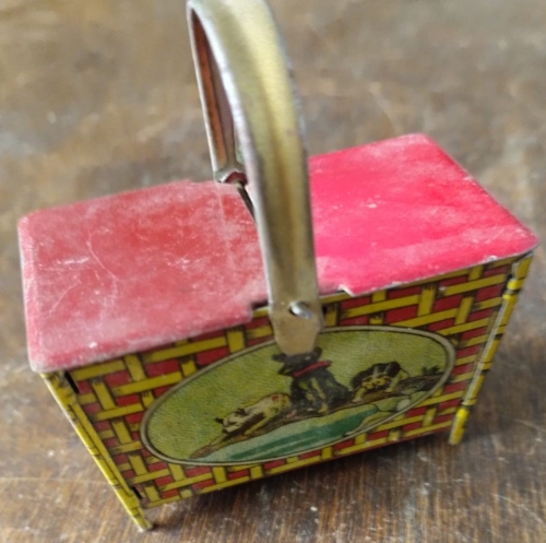 Cesta de lata pintada