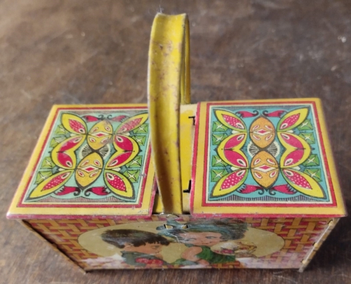 Cesta de lata pintada