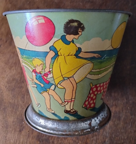 Cubo de lata pintada