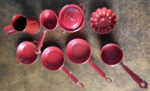 Juego de sartenes y cacerolas de lata