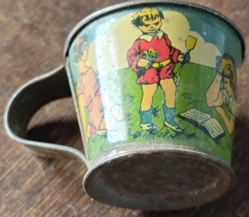 Taza de lata pintada