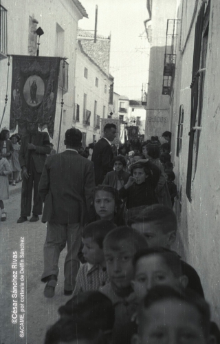 1954-Chiquilleria-en-procesion.