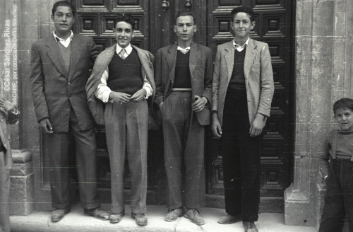 1954-Cuatro-amigos-y-un-nino.-Jorge-Sanchez-Ruiz