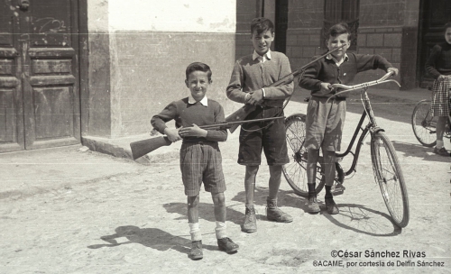 1954-Leopoldo-Sierra-Paco-Coya-y-Juan-Coya