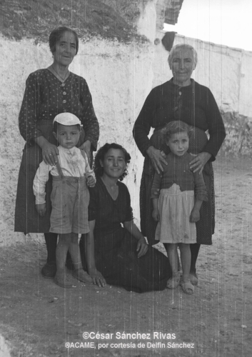 1953-Abuelas-con-ninos
